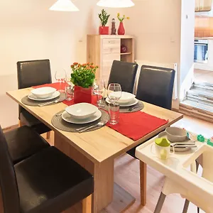  Appartement Cozy With Terrace Near Castle